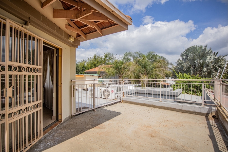 5 Bedroom Property for Sale in Ifafi North West